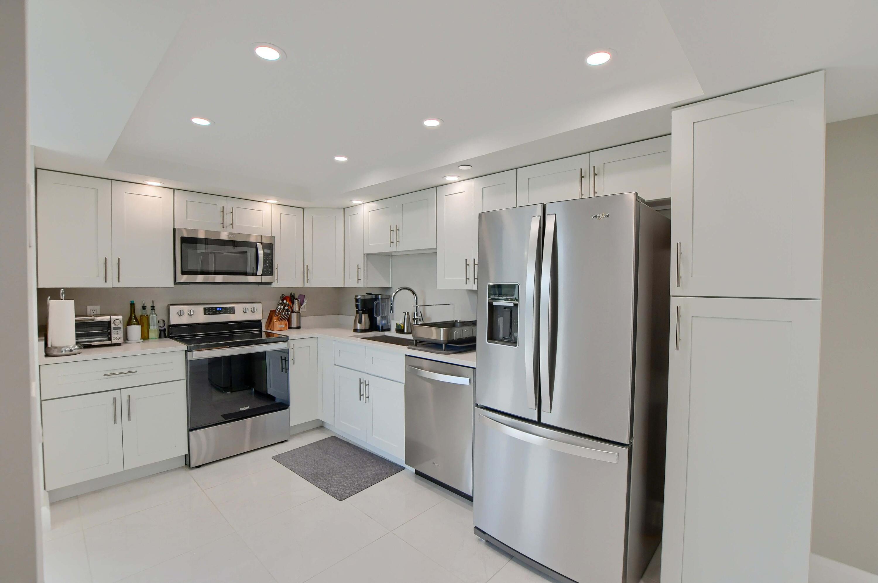 7847 Lakeside Boulevard, Unit 1032 Boca Raton, FL 33434 - Photo 12 of 49 12_ebf_1635-hdr(5)