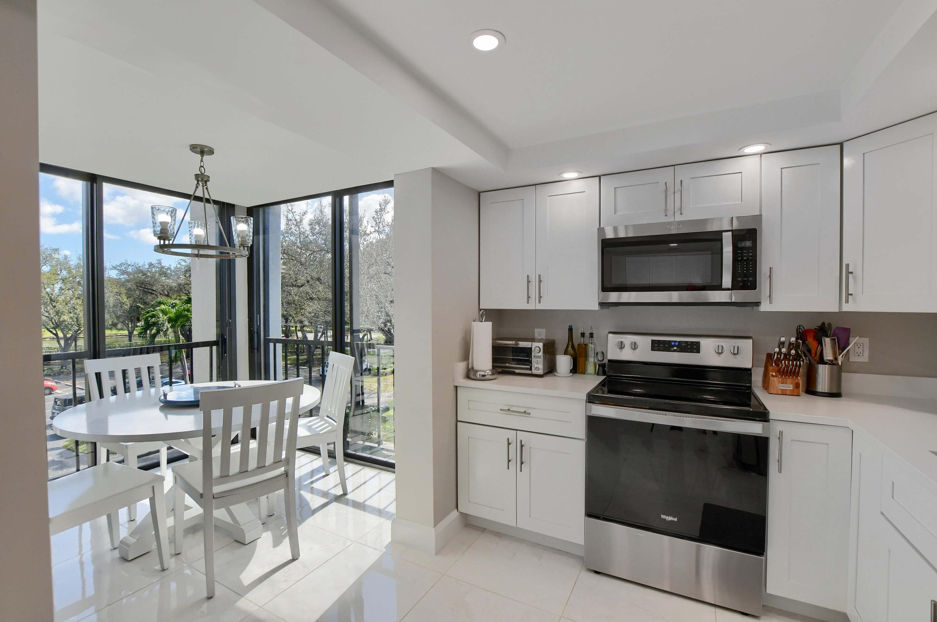 7847 Lakeside Boulevard, Unit 1032 Boca Raton, FL 33434 - Photo 14 of 49 14_ebf_1645-hdr(5)