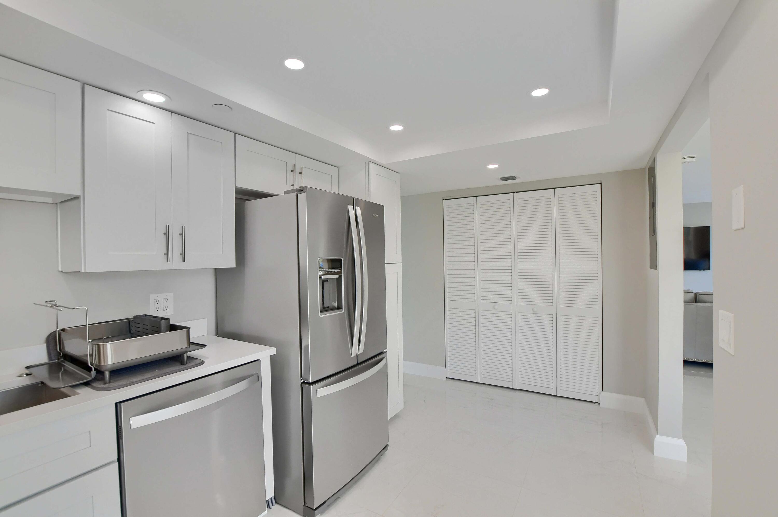7847 Lakeside Boulevard, Unit 1032 Boca Raton, FL 33434 - Photo 15 of 49 15_ebf_1650-hdr(5)