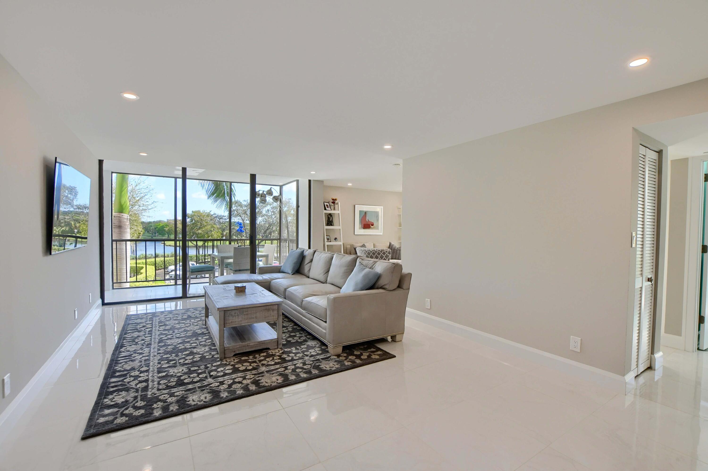7847 Lakeside Boulevard, Unit 1032 Boca Raton, FL 33434 - Photo 3 of 49 02_ebf_1585-hdr(5)