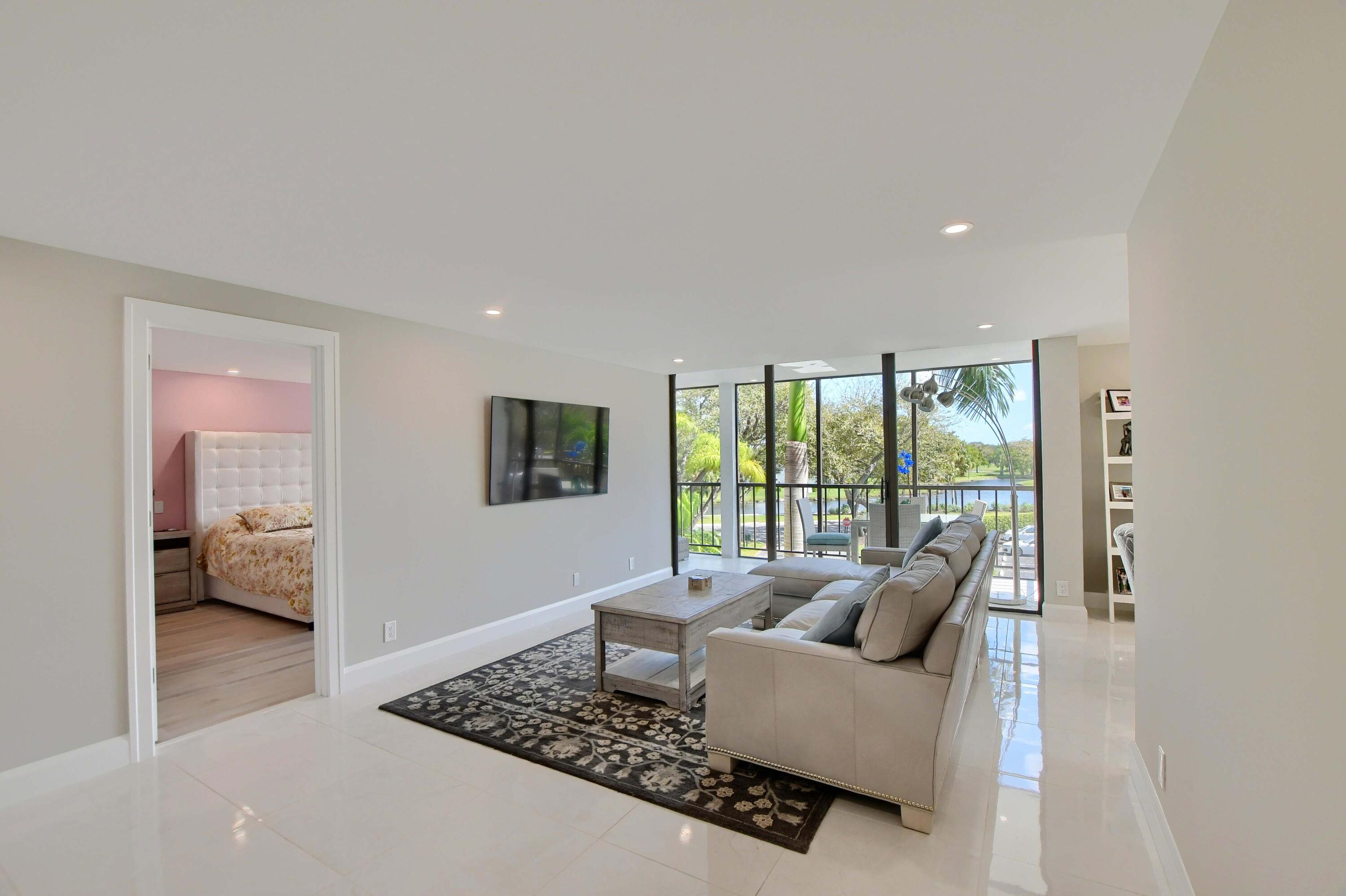7847 Lakeside Boulevard, Unit 1032 Boca Raton, FL 33434 - Photo 4 of 49 03_ebf_1590-hdr(5)