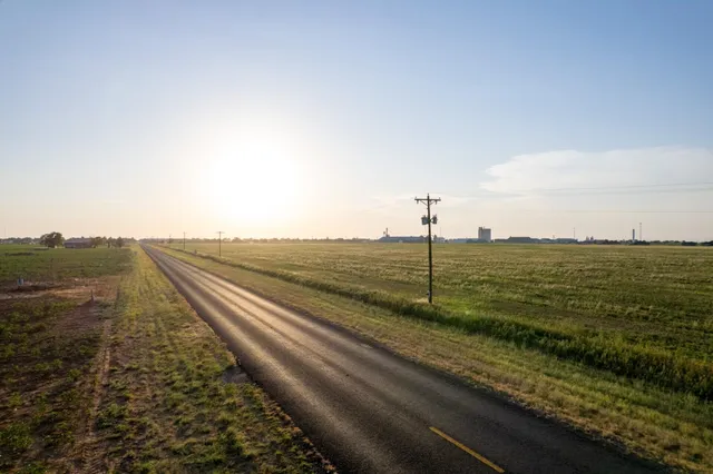 a view of a back yard