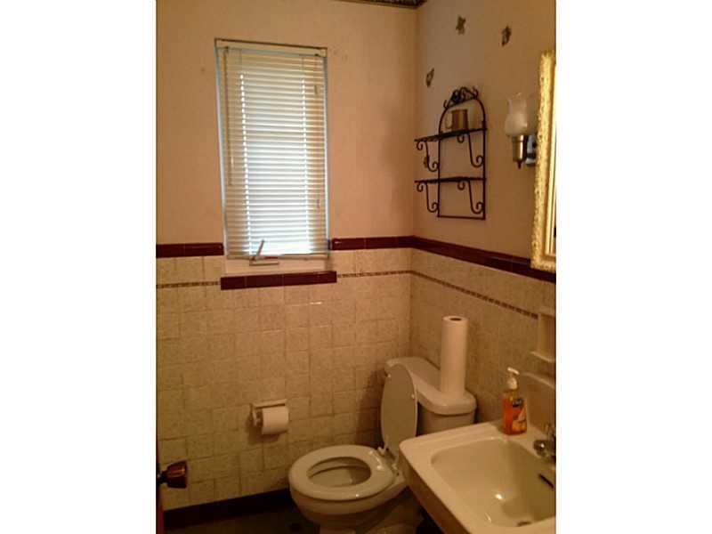 1817 Borland Road Pittsburgh, PA 15243 - Photo 14 of 19 Full Bath. Bath is basically nice, could use new soap dish on wall and new floor, new faucets on sink. All are in working order.