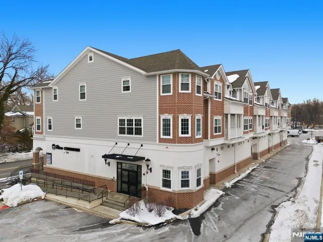 $3,088 | 764 New Bridge Road, Unit 2P, Teaneck, NJ 07666