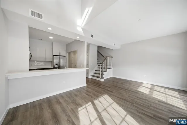 $3,088 | 764 New Bridge Road, Unit 2P, Teaneck, NJ 07666