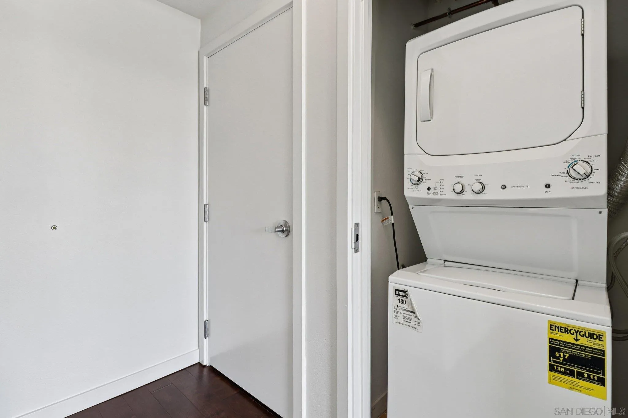 800 The Mark Lane, Unit 1606 San Diego, CA 92101 - Photo 18 of 50 a utility room with dryer and washer