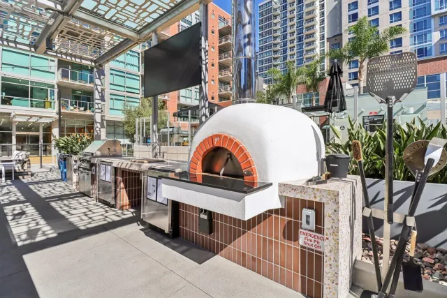 $809,900 | 800 The Mark Lane, Unit 1606, San Diego, CA 92101