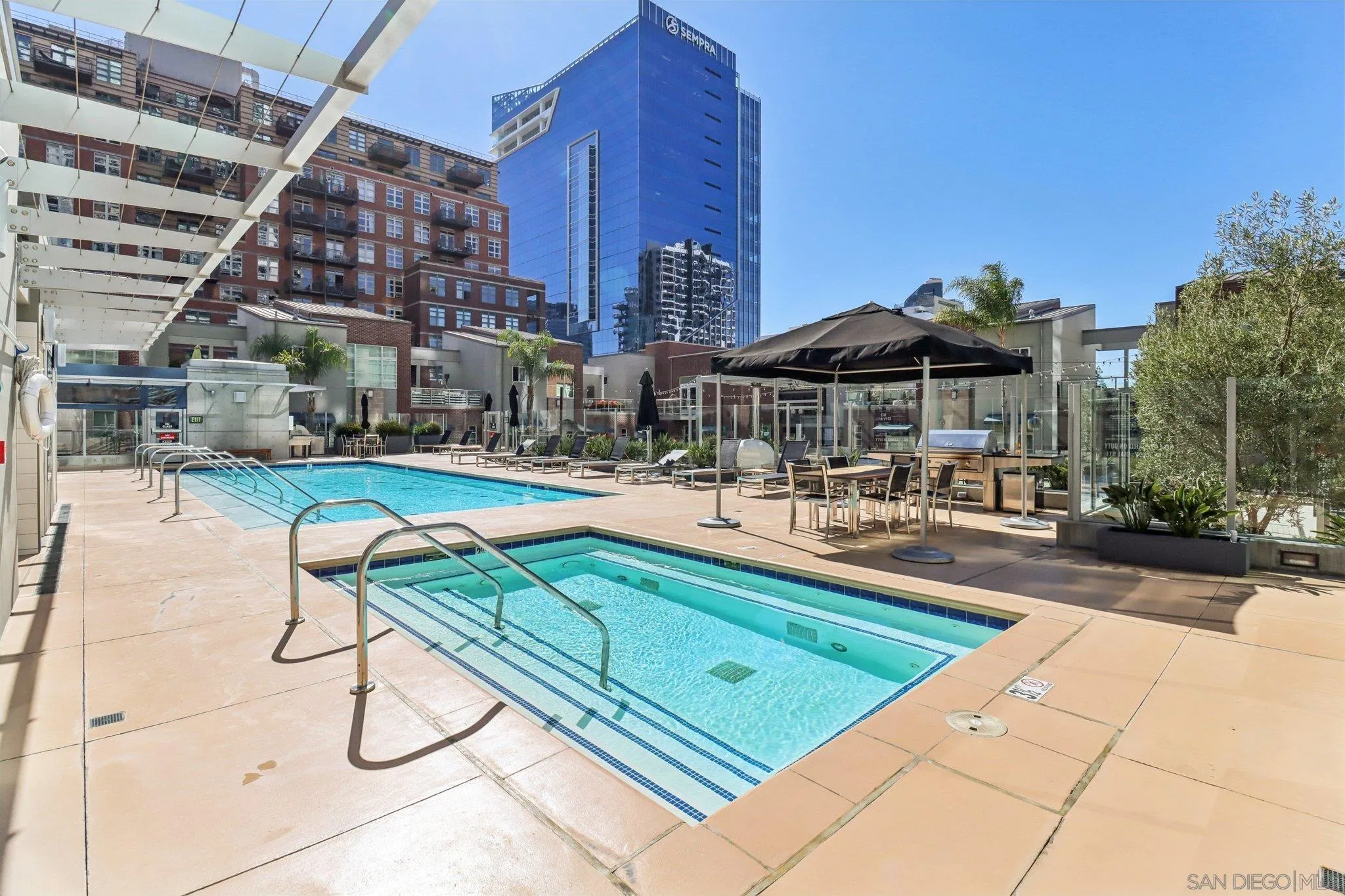 800 The Mark Lane, Unit 1606 San Diego, CA 92101 - Photo 47 of 50 a swimming pool with outdoor seating and yard