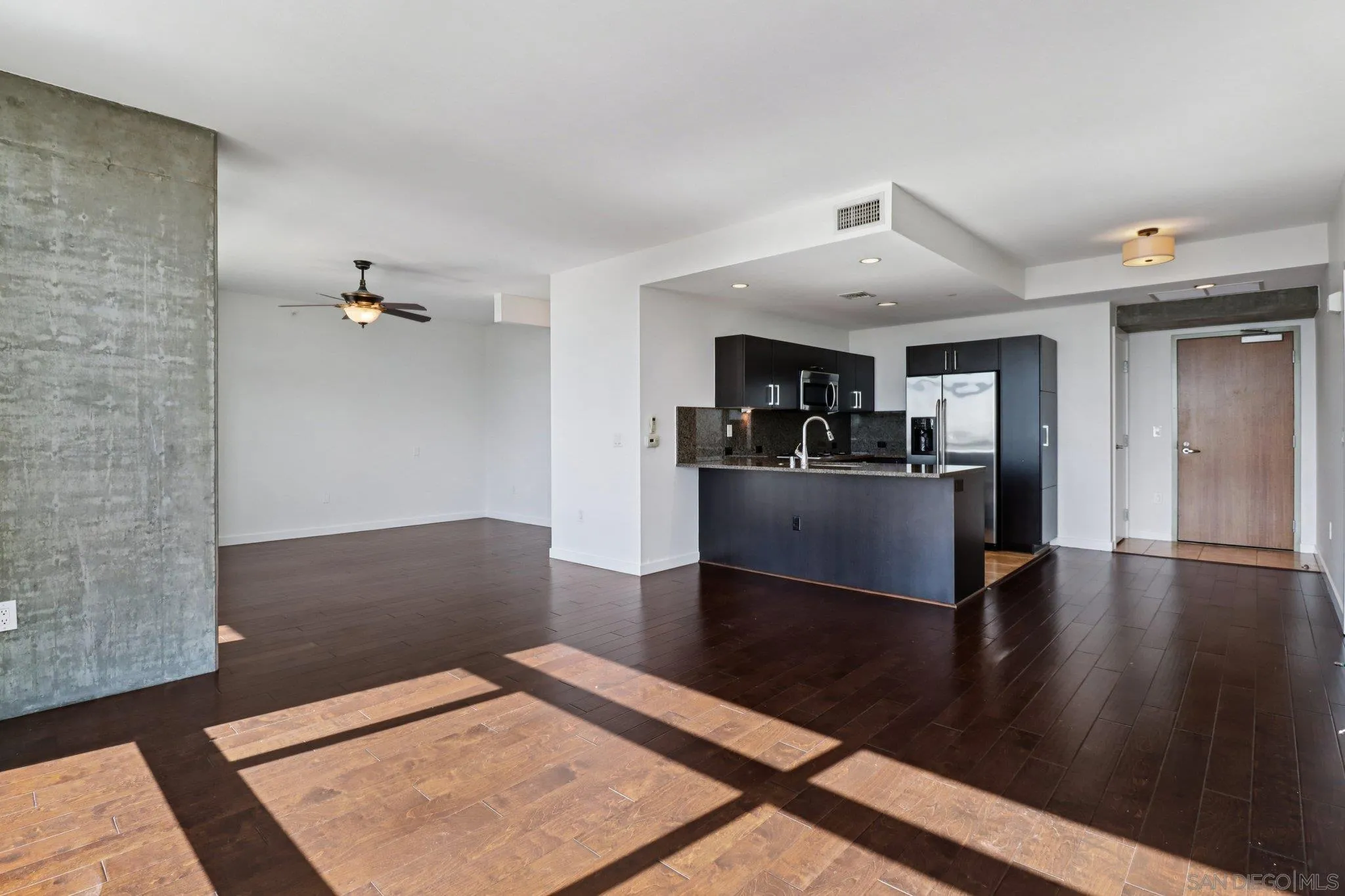 800 The Mark Lane, Unit 1606 San Diego, CA 92101 - Photo 9 of 50 a view of a living room