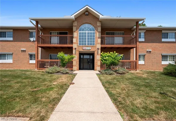 $175,000 | 10391 Glenway Drive, Unit 202, Twinsburg, OH 44087