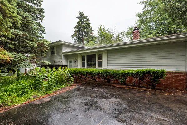 $339,999 | 1819 Elmwood Drive, Lindenhurst, IL 60046