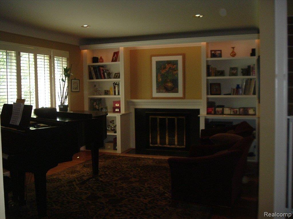 4112 Amherst Road Royal Oak, MI 48073 - Photo 5 of 18 Living Room