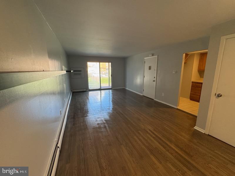 602 Yeadon Avenue Lansdowne, PA 19050 - Photo 2 of 17 Spacious straight- through layout