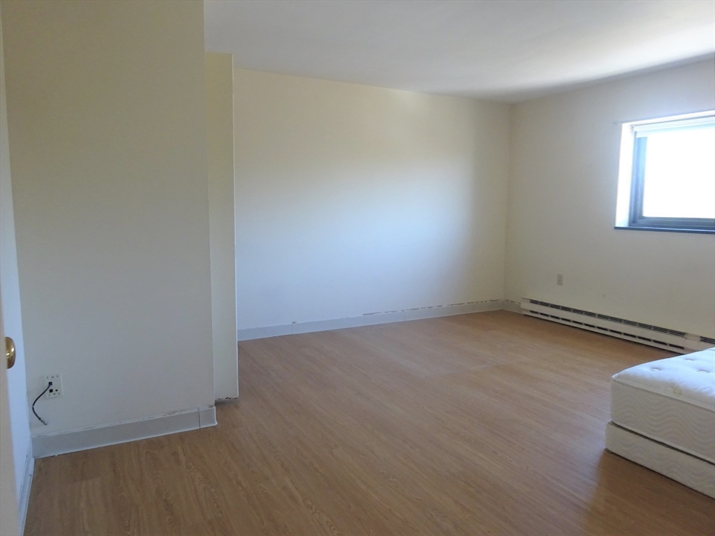 1321 Worcester Road, Unit 610 Framingham, MA 01701 - Photo 19 of 30 an empty room with a bench