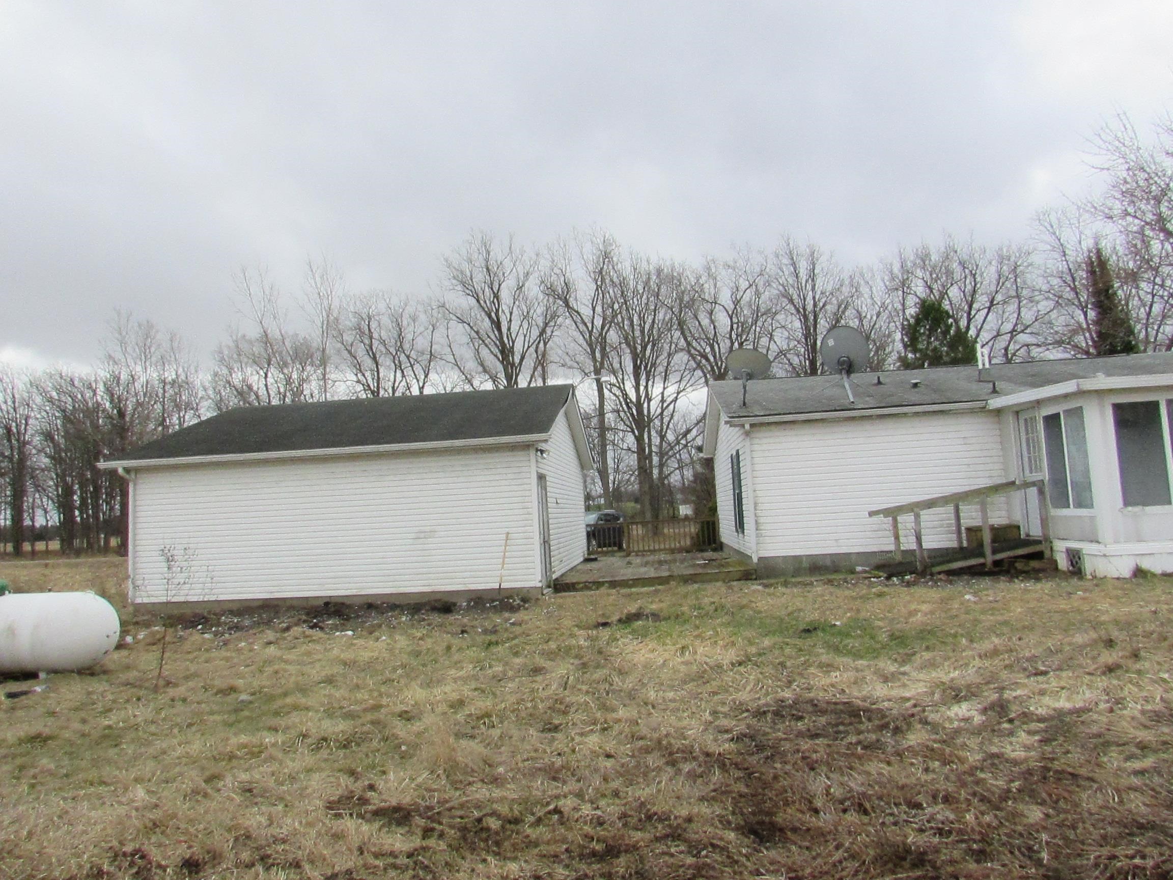 6077 Hibbard Road Corunna, MI 48817 - Photo 7 of 35