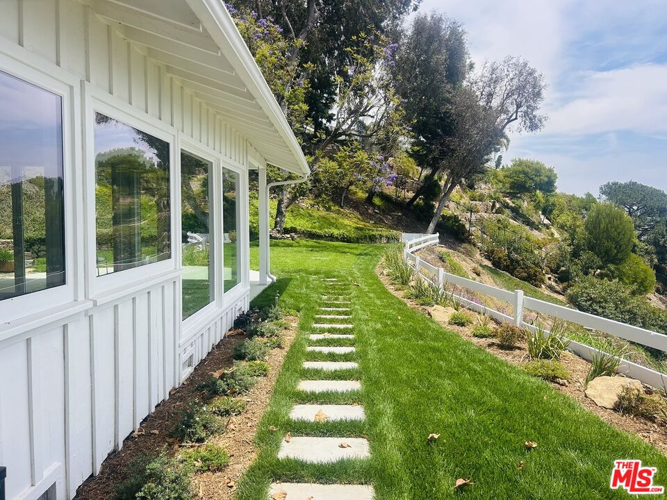 20645 Seaboard Road Malibu, CA 90265 - Photo 16 of 17