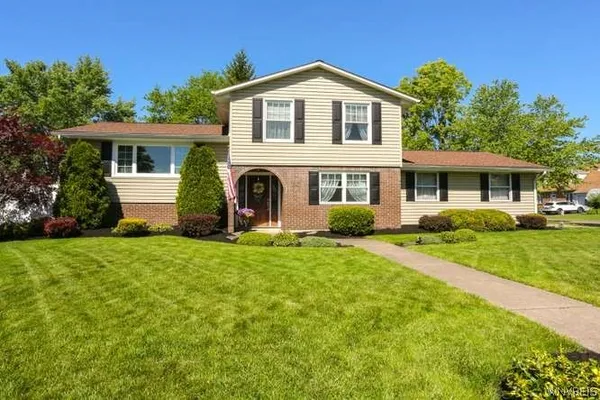 $315,000 | 2 Alanview Drive, Lockport City, NY 14094