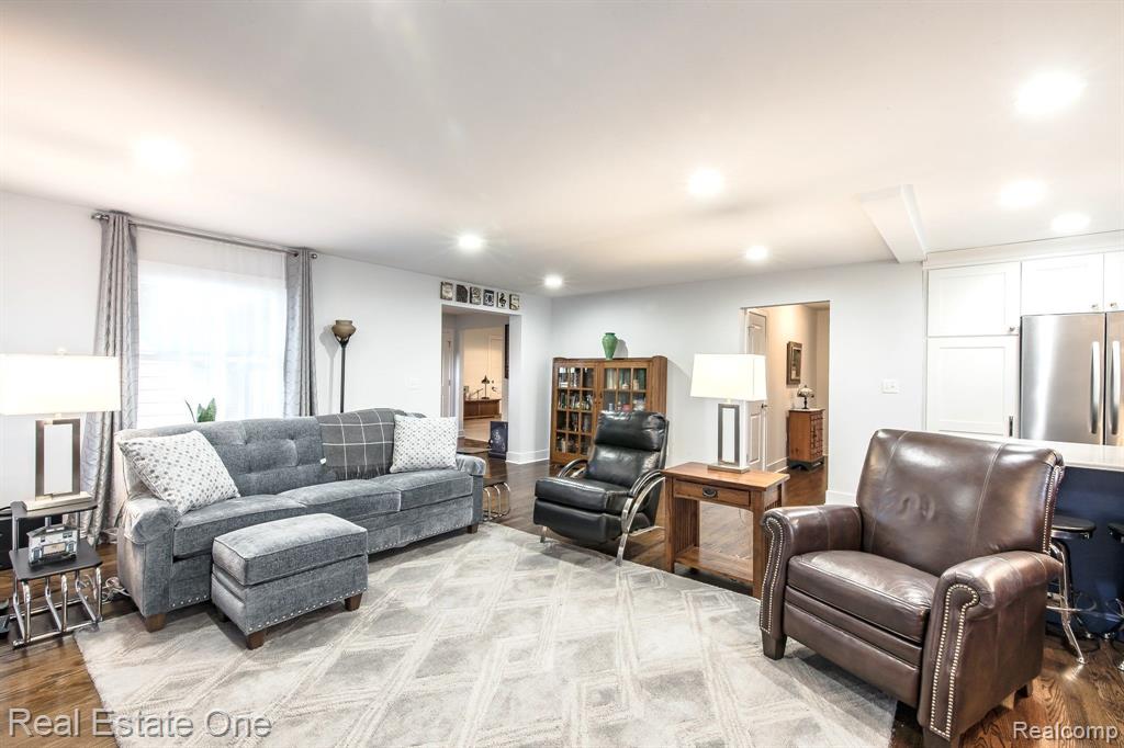 124 Ferndale Avenue Rochester, MI 48307 - Photo 9 of 49