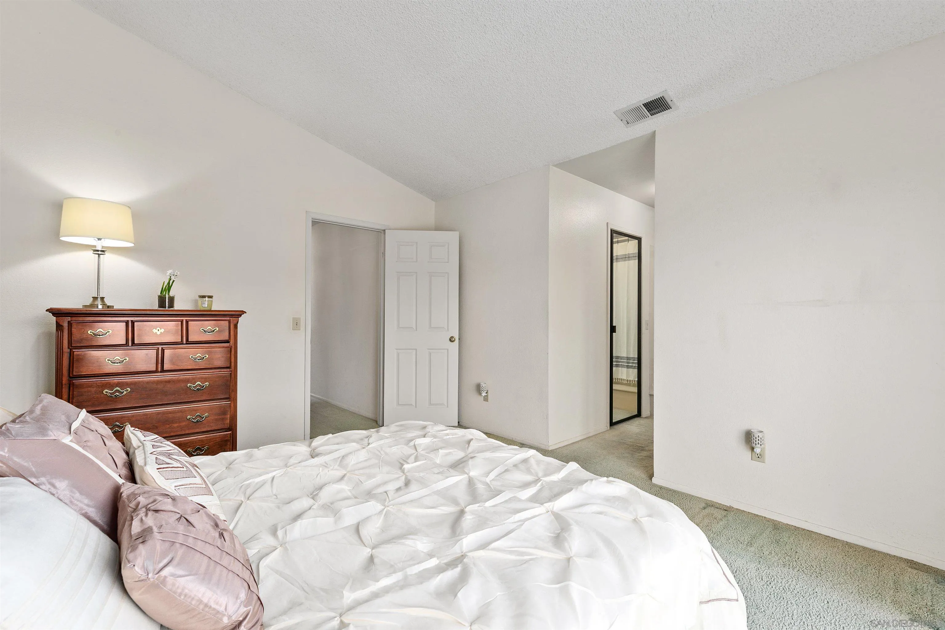 4793 Gateshead Road Carlsbad, CA 92010 - Photo 17 of 34 Gallery Image 17
