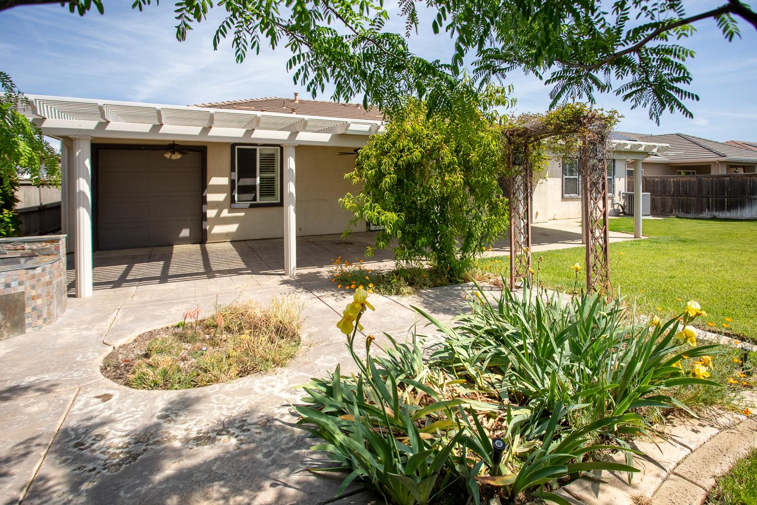 2042 Danforth Way Plumas Lake, CA 95961 - Photo 50 of 56 a view of a chairs and table in the patio