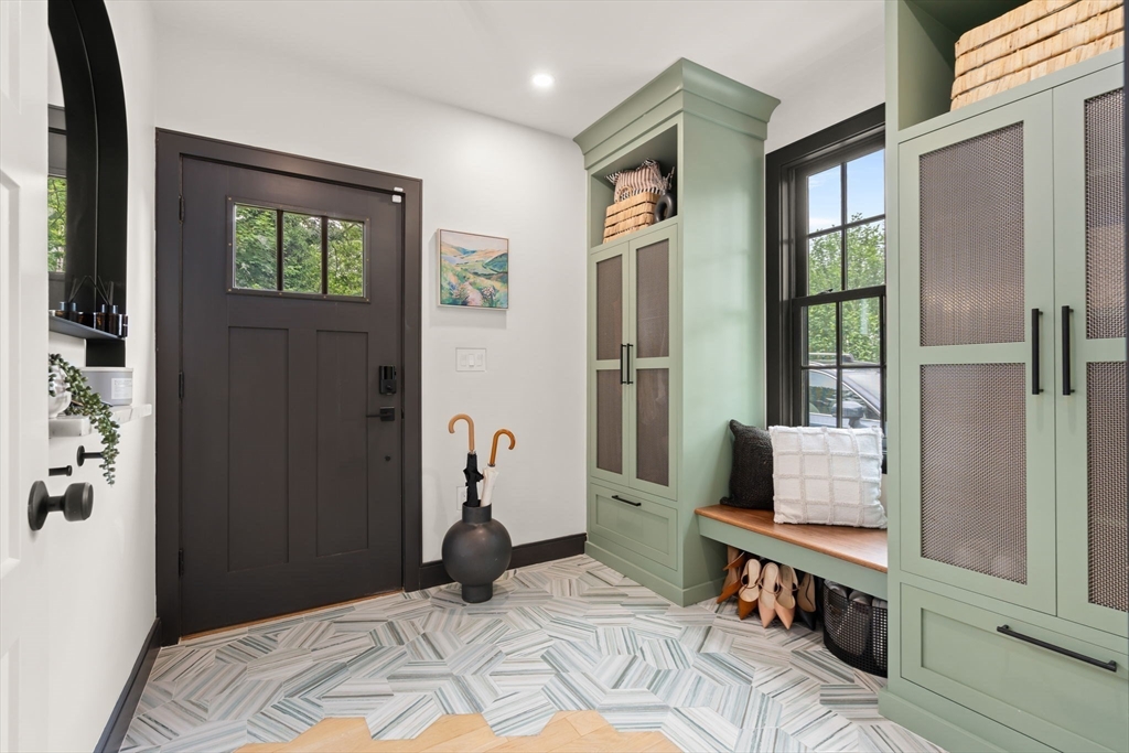 8 Bates Court Dedham, MA 02026 - Photo 6 of 41