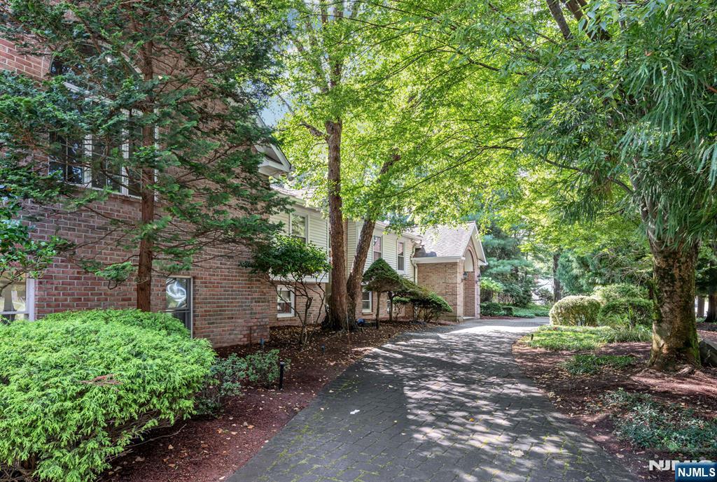 24 Vanderbeck Lane Mahwah, NJ 07430 - Photo 3 of 47