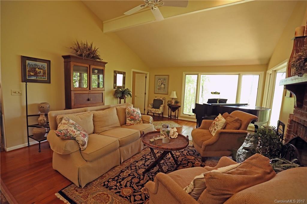 222 Grey Fox Lane Tryon, NC 28782 - Photo 6 of 24 Gallery Image 6