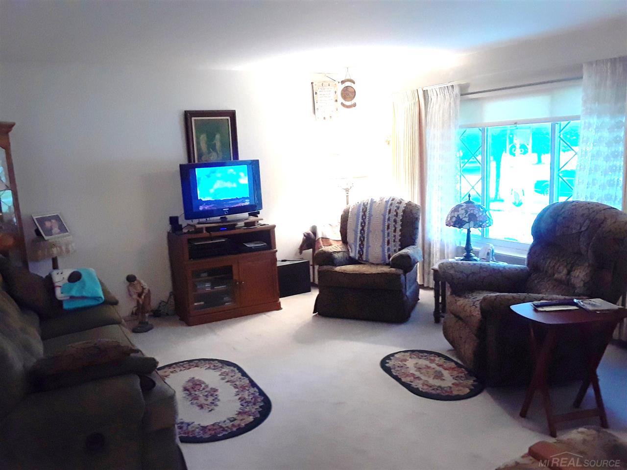 32544 Bunert Road Warren, MI 48088 - Photo 14 of 25 31351677-13.JPG