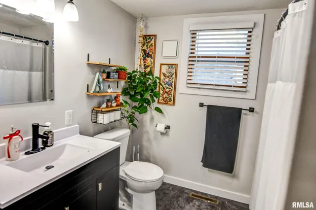 $125,000 | 210 4th Street, Morrisonville, IL 62546