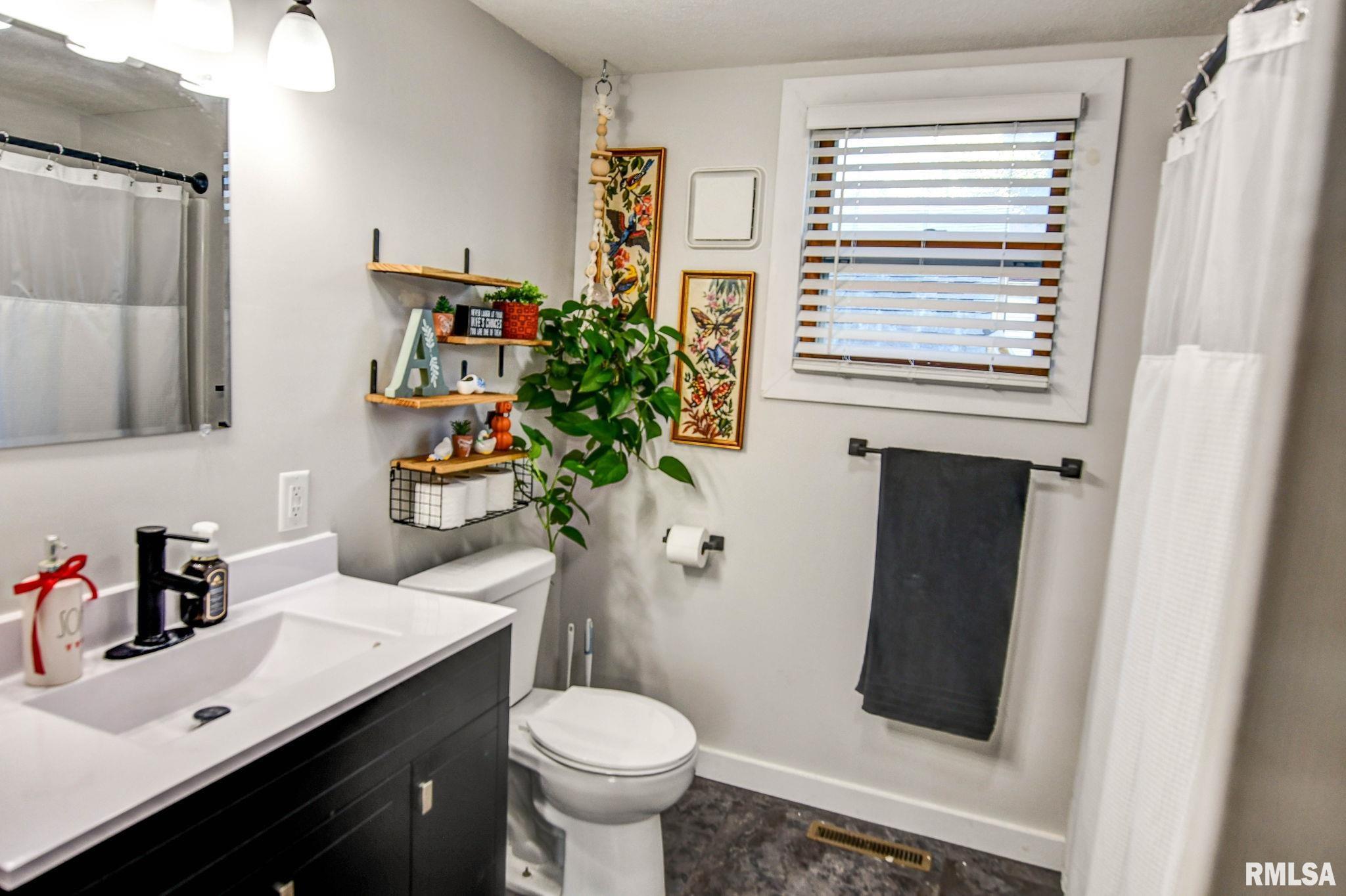 210 4th Street Morrisonville, IL 62546 - Photo 21 of 43