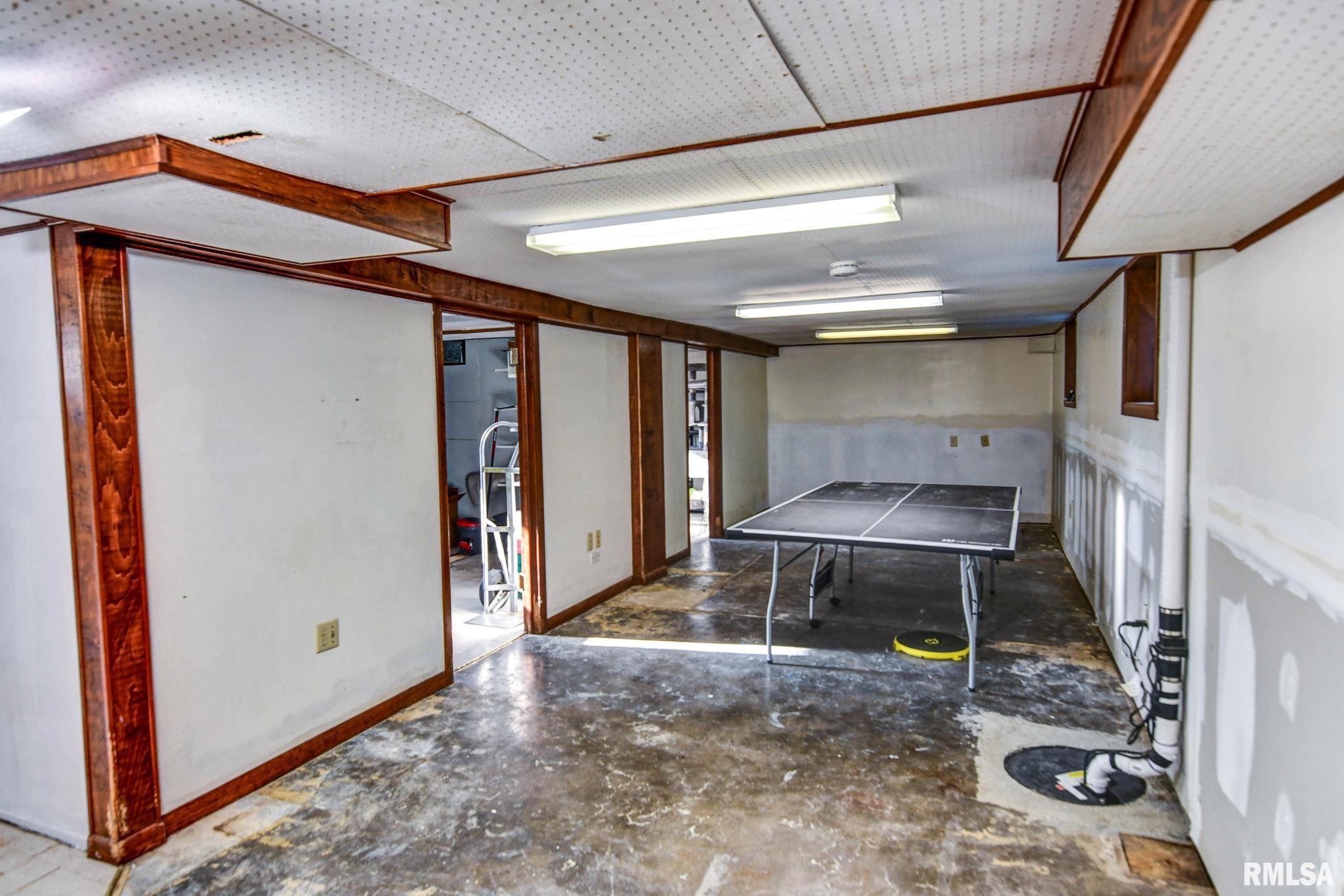 210 4th Street Morrisonville, IL 62546 - Photo 24 of 43