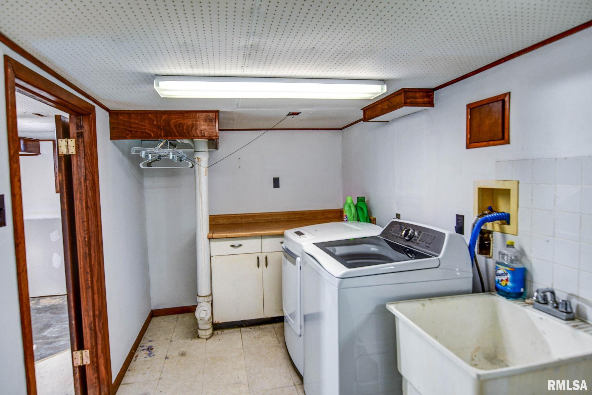 210 4th Street Morrisonville, IL 62546 - Photo 27 of 43