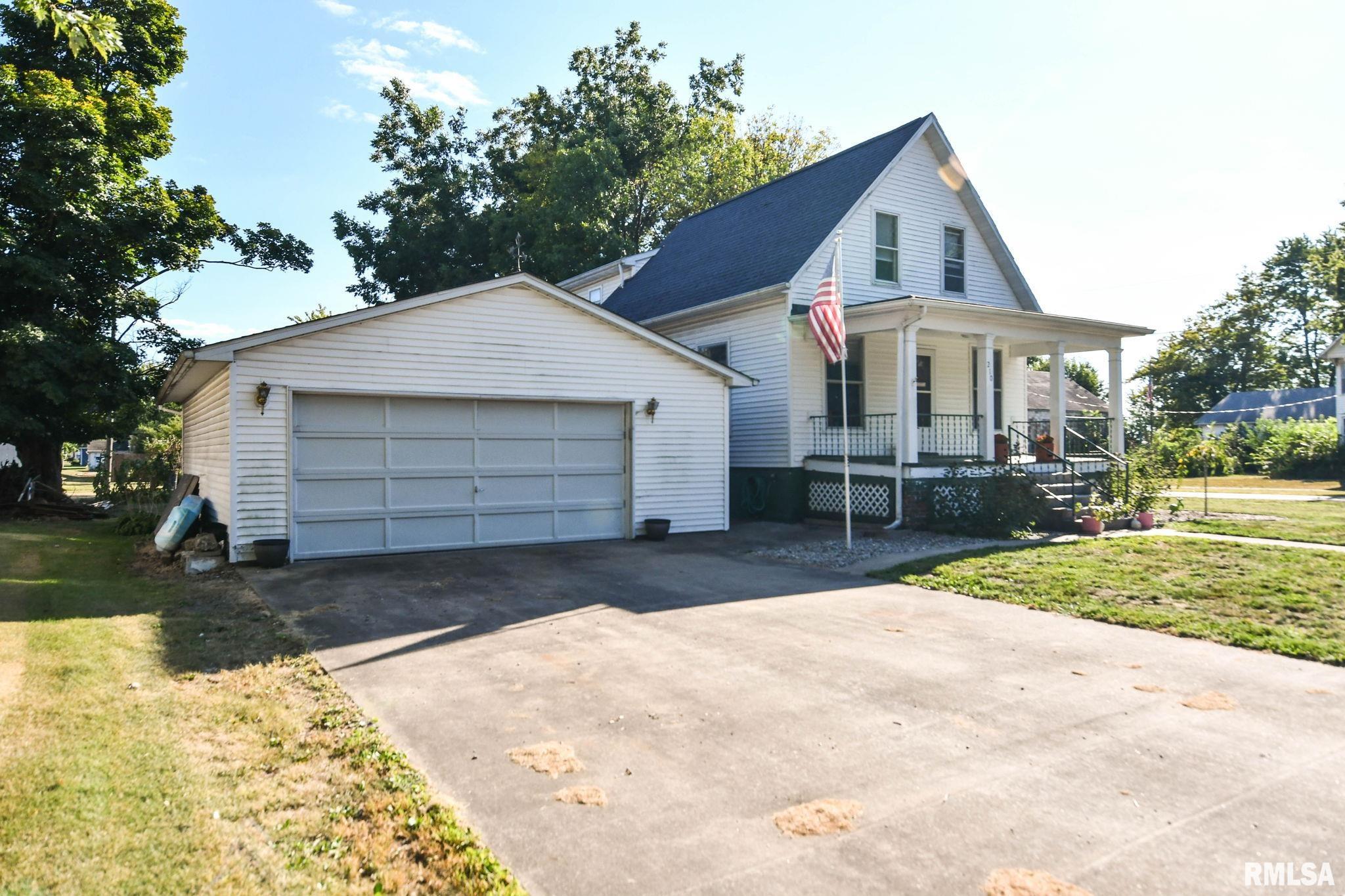 210 4th Street Morrisonville, IL 62546 - Photo 3 of 43