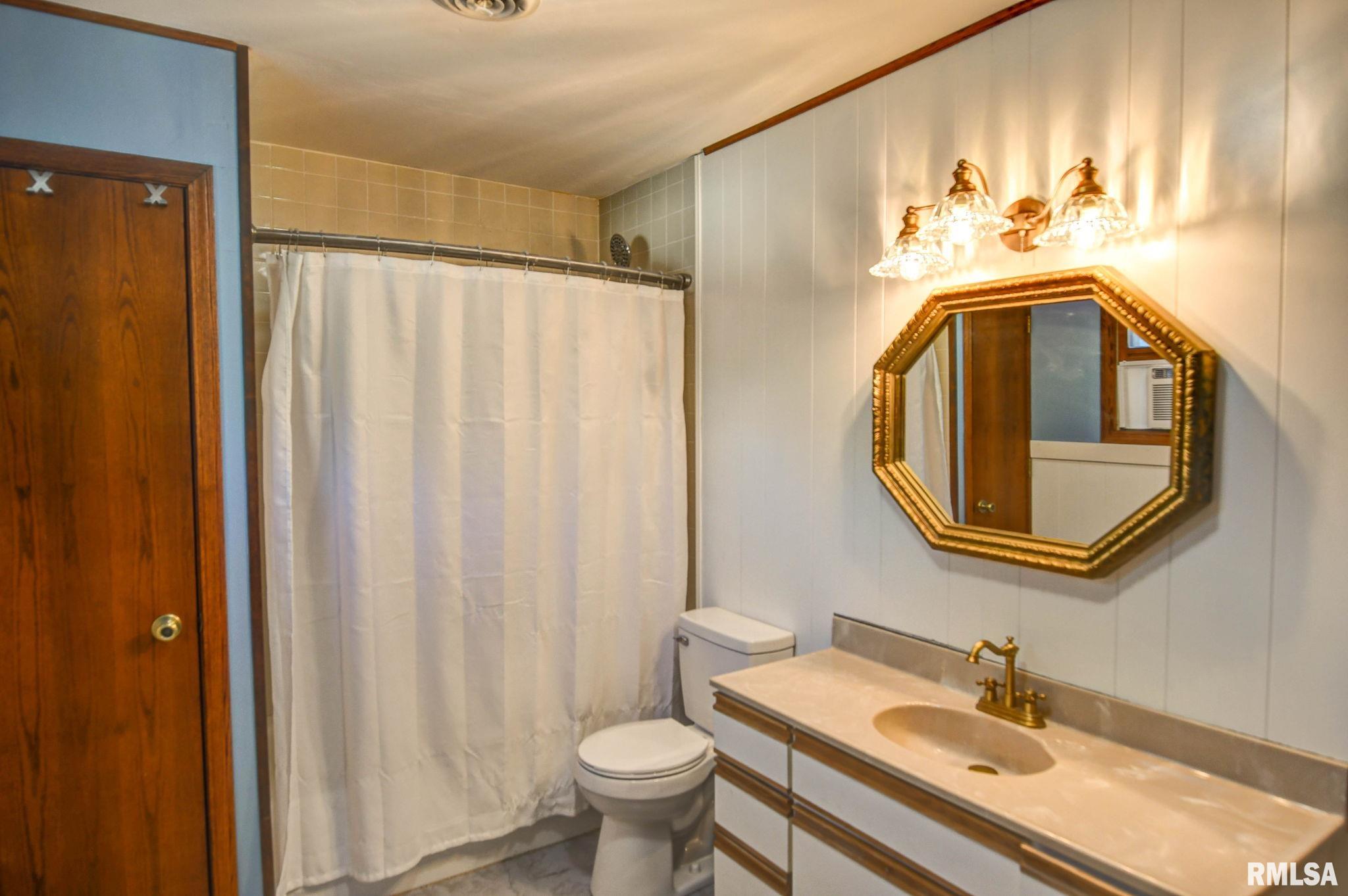 210 4th Street Morrisonville, IL 62546 - Photo 35 of 43