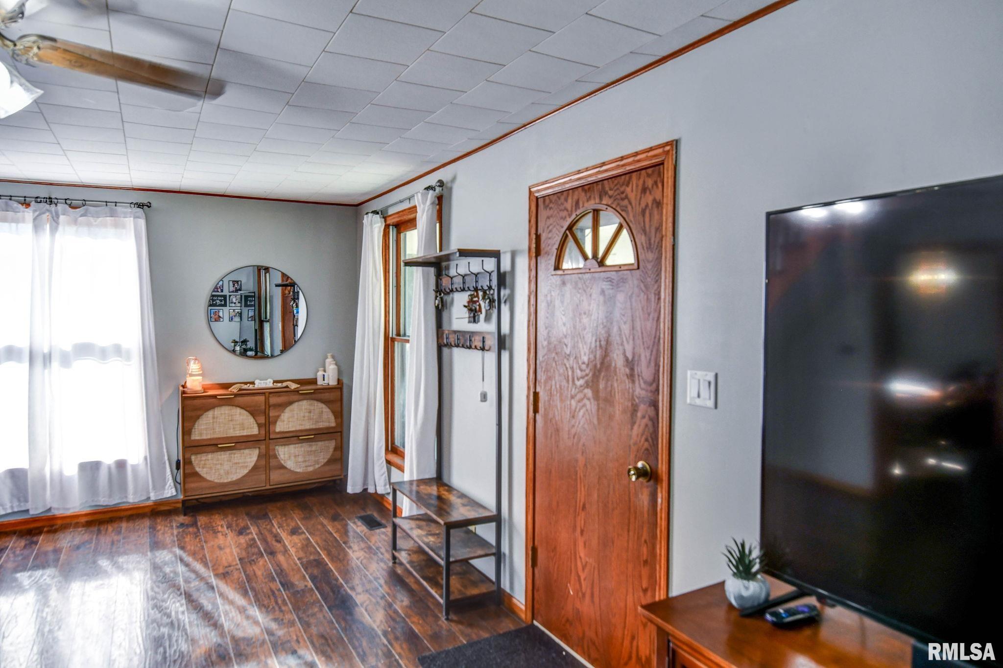 210 4th Street Morrisonville, IL 62546 - Photo 4 of 43