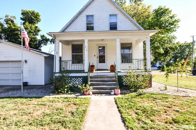 $125,000 | 210 4th Street, Morrisonville, IL 62546