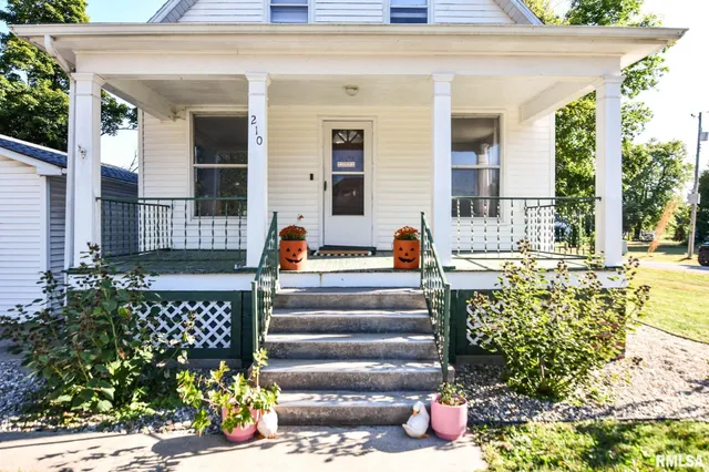 $125,000 | 210 4th Street, Morrisonville, IL 62546