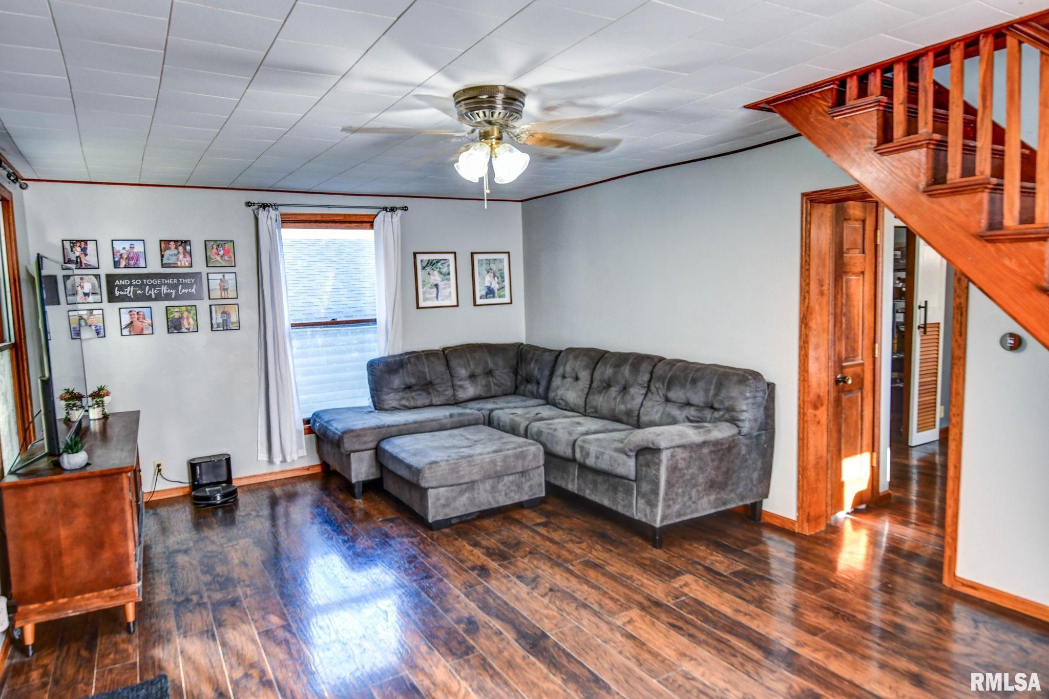 210 4th Street Morrisonville, IL 62546 - Photo 5 of 43