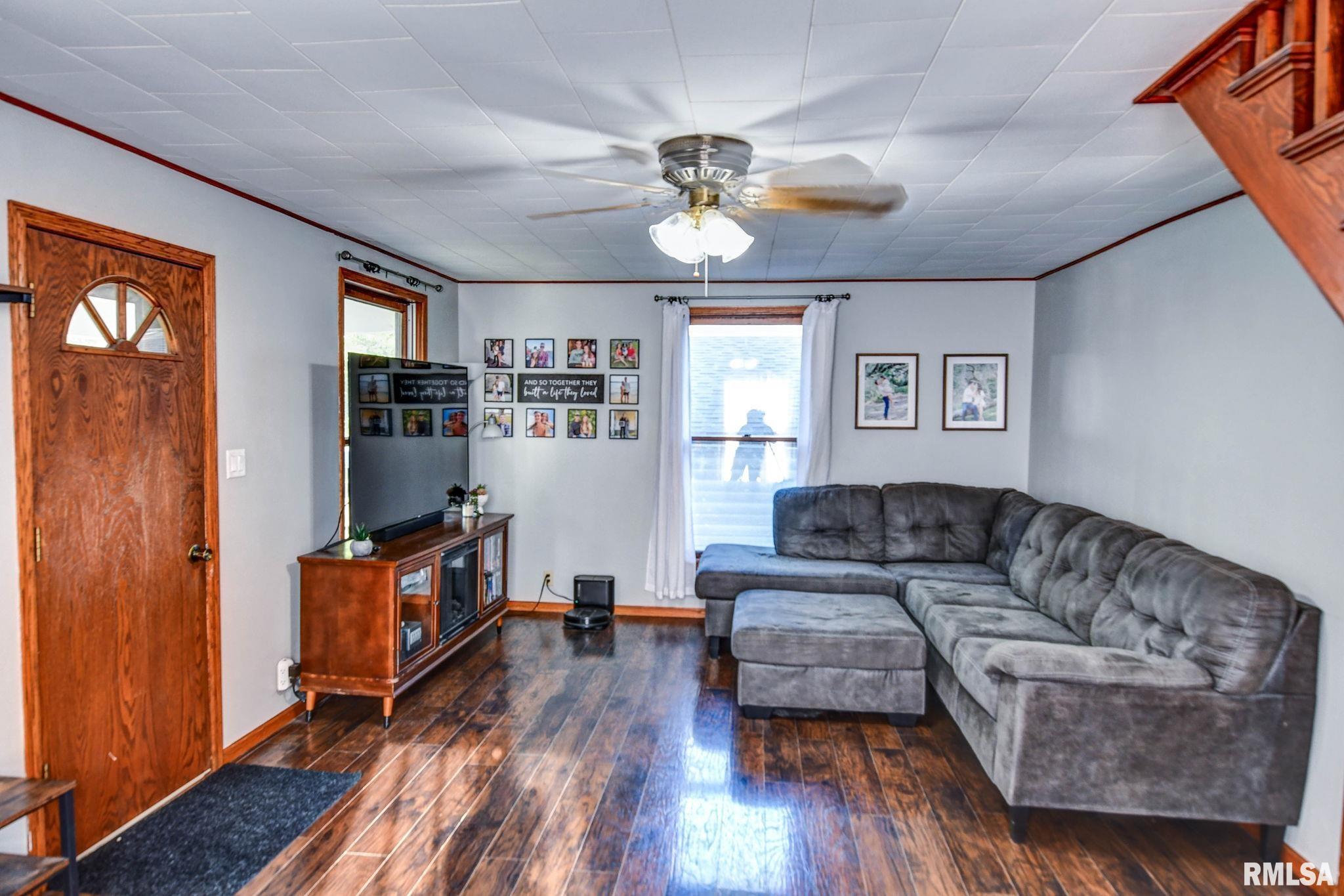 210 4th Street Morrisonville, IL 62546 - Photo 6 of 43