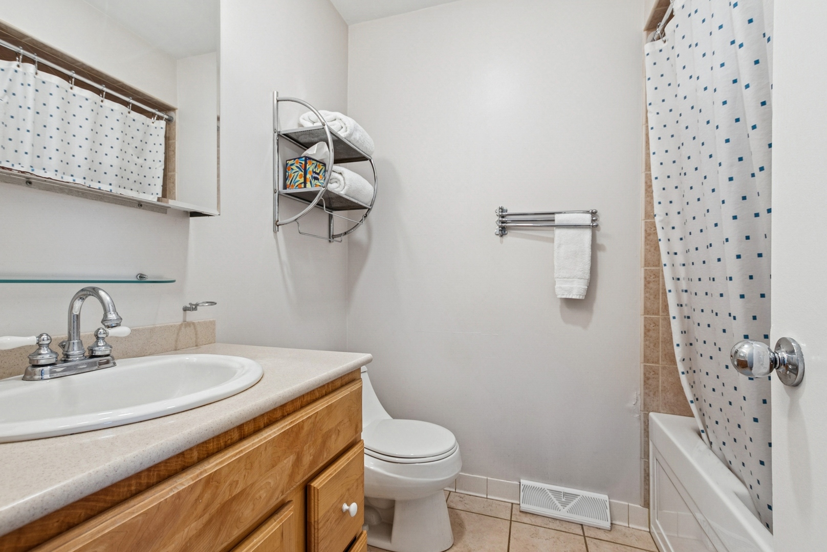 7925 Glen Lane Darien, IL 60561 - Photo 16 of 25 a bathroom with a sink a toilet and shower