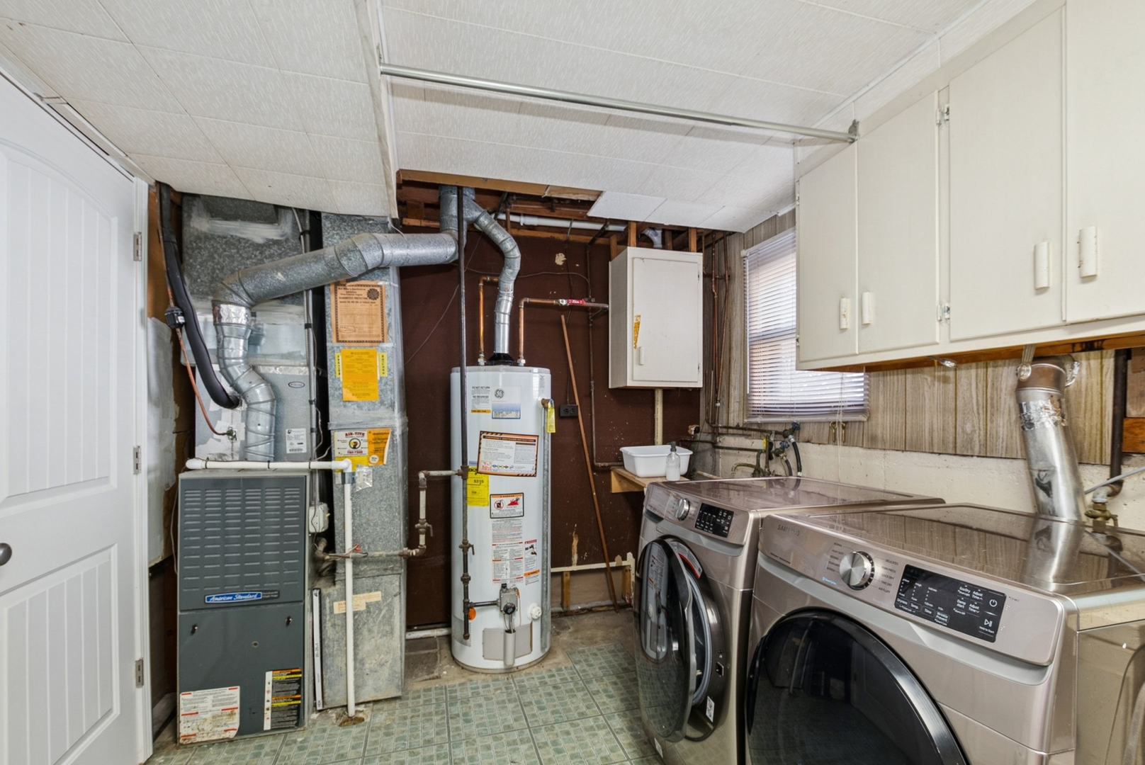 7925 Glen Lane Darien, IL 60561 - Photo 22 of 25 a utility room with dryer and washer