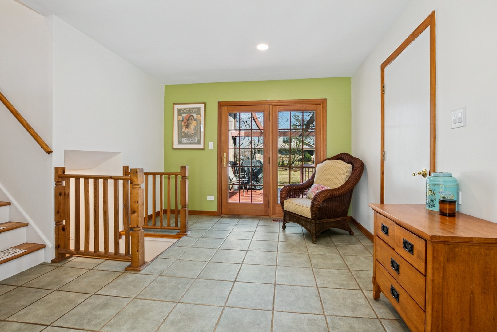 7925 Glen Lane Darien, IL 60561 - Photo 3 of 25 a living room with furniture