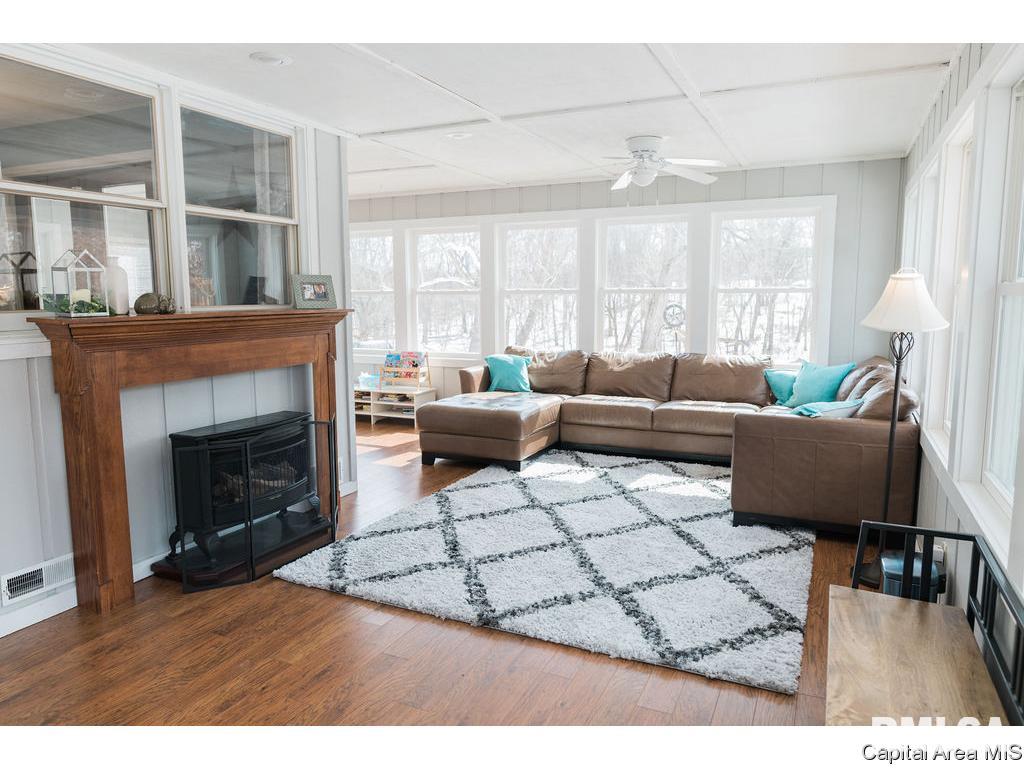 1960 East Barber Road Sherman, IL 62684 - Photo 11 of 40 Gallery Image 11