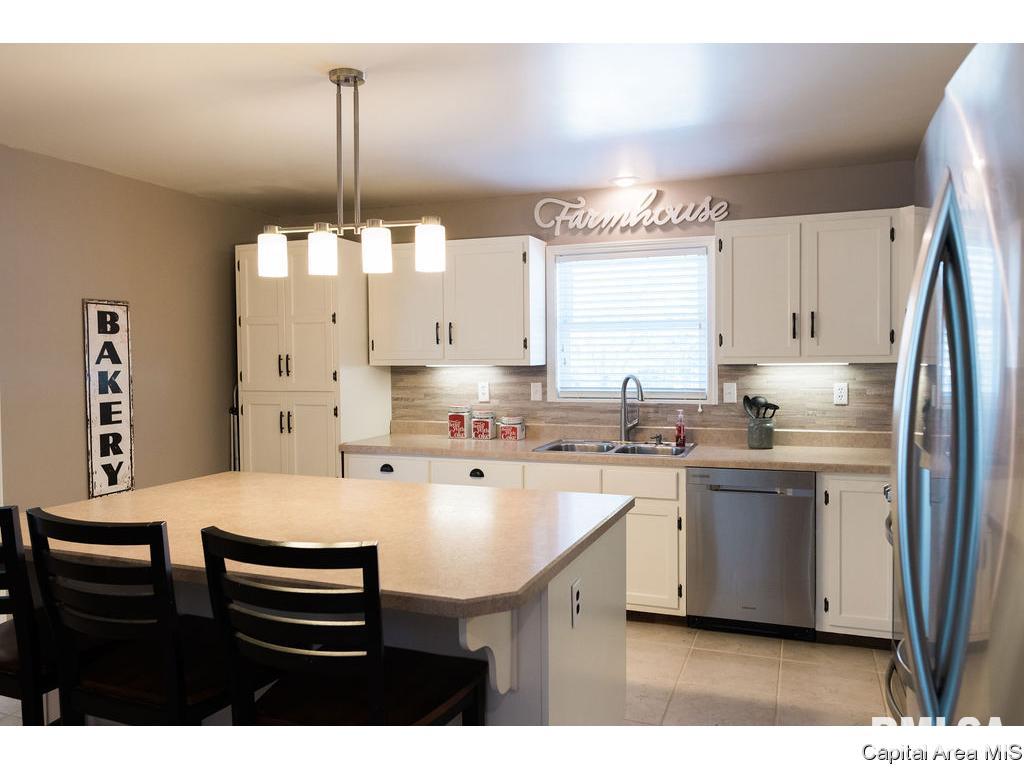 1960 East Barber Road Sherman, IL 62684 - Photo 16 of 40 Gallery Image 16