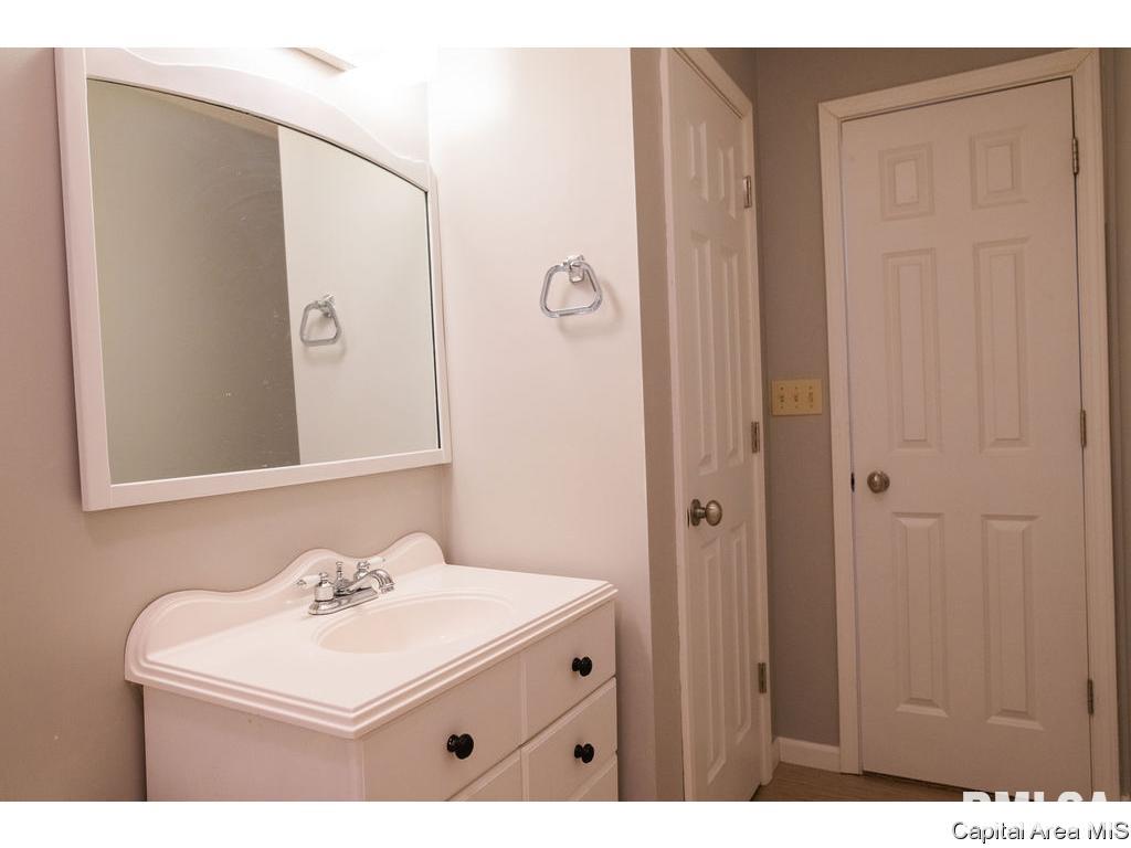 1960 East Barber Road Sherman, IL 62684 - Photo 23 of 40 Gallery Image 23