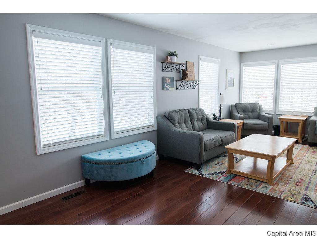 1960 East Barber Road Sherman, IL 62684 - Photo 4 of 40 Gallery Image 4