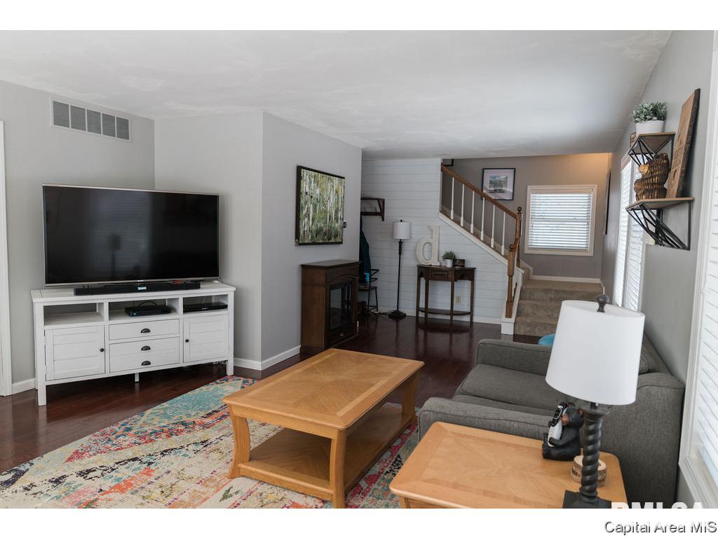 1960 East Barber Road Sherman, IL 62684 - Photo 5 of 40 Gallery Image 5
