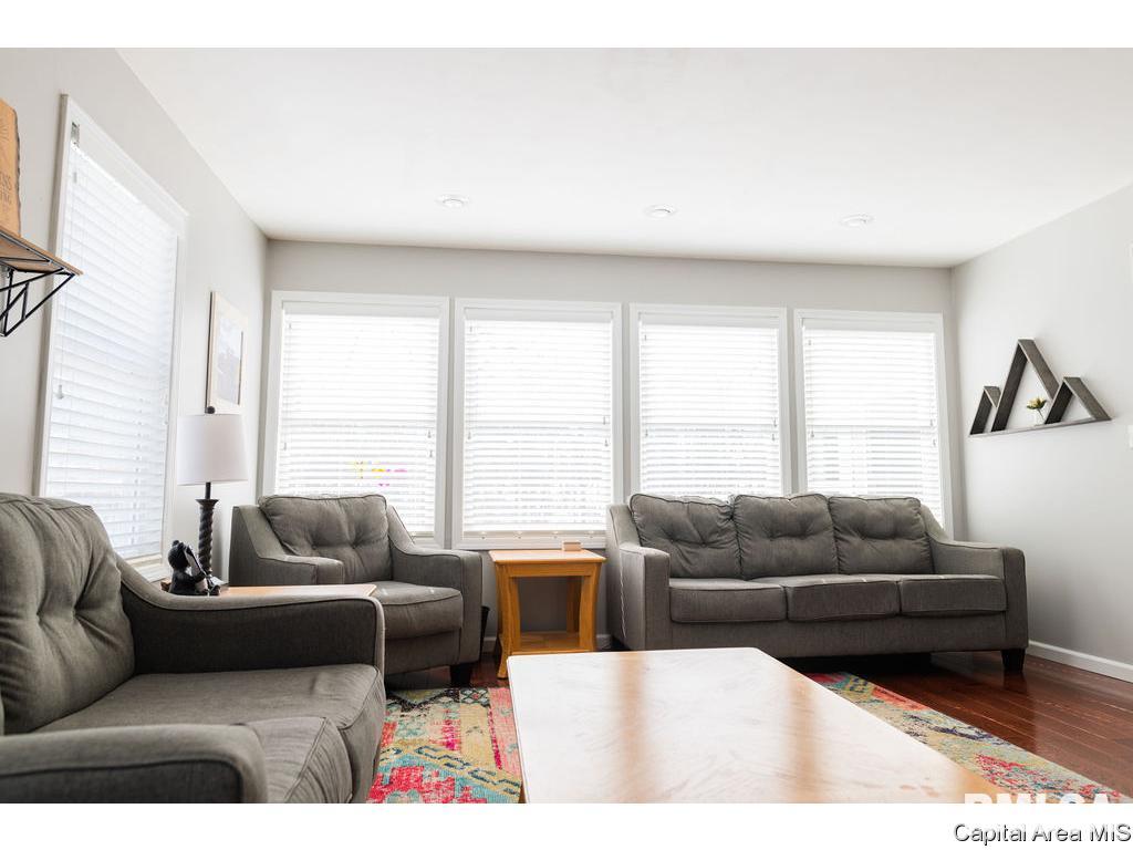 1960 East Barber Road Sherman, IL 62684 - Photo 7 of 40 Gallery Image 7