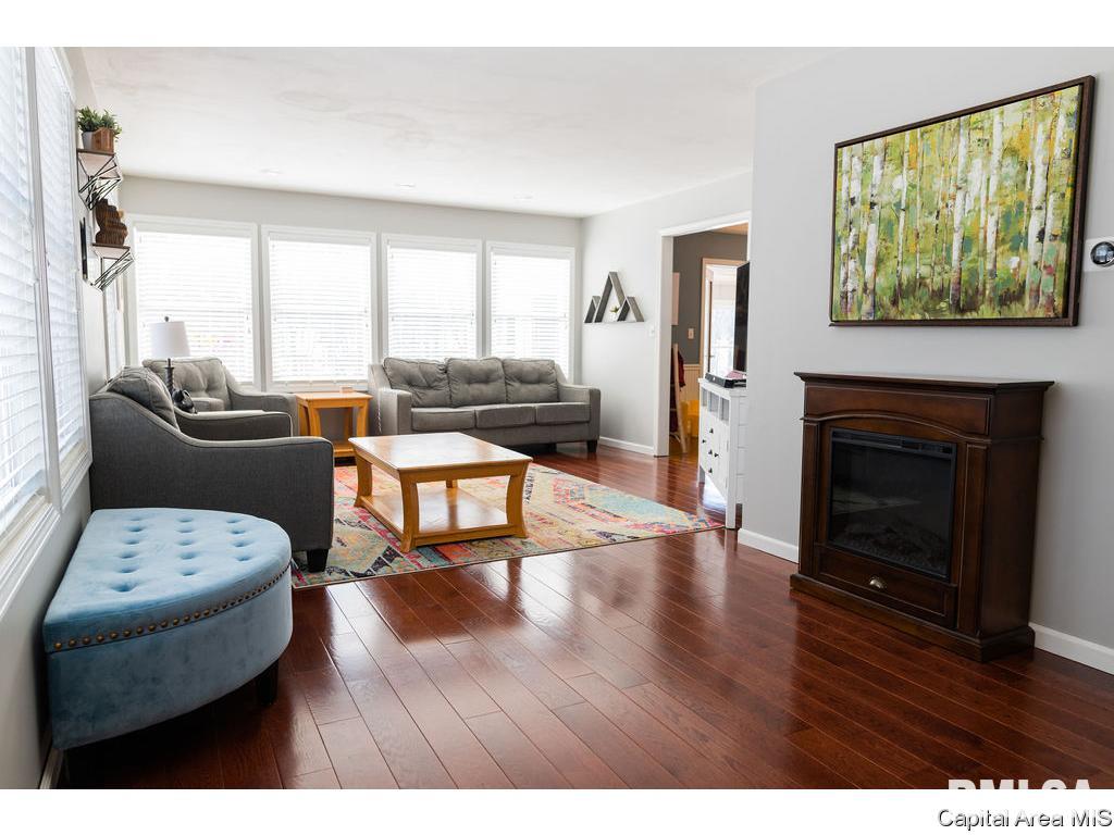 1960 East Barber Road Sherman, IL 62684 - Photo 8 of 40 Gallery Image 8