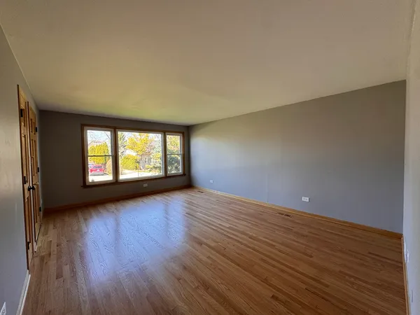 $2,200 | 7819 Garden Lane, Unit 1, Justice, IL 60458